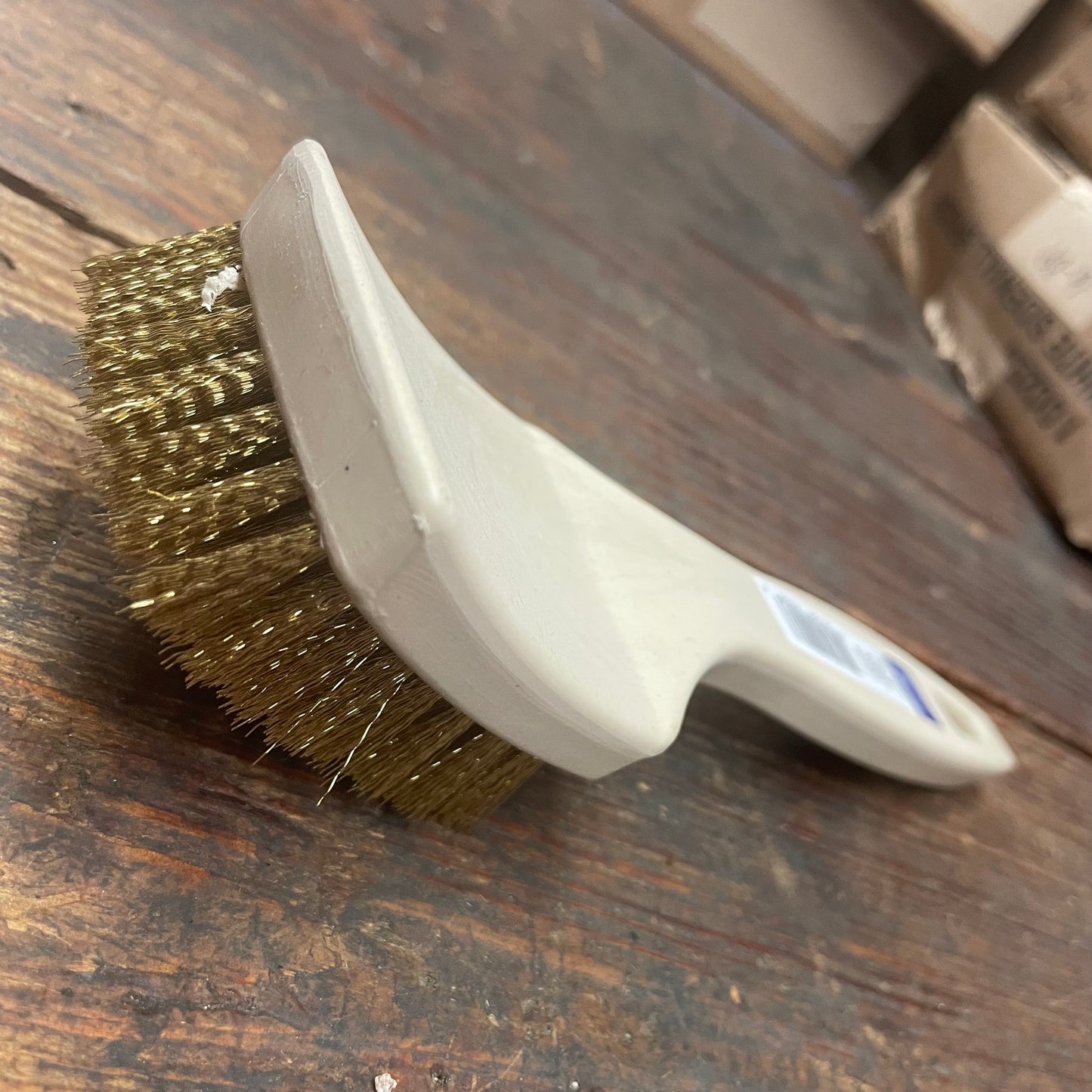 Magnolia Plastic Handled Brass Wire Brush (6-BP)