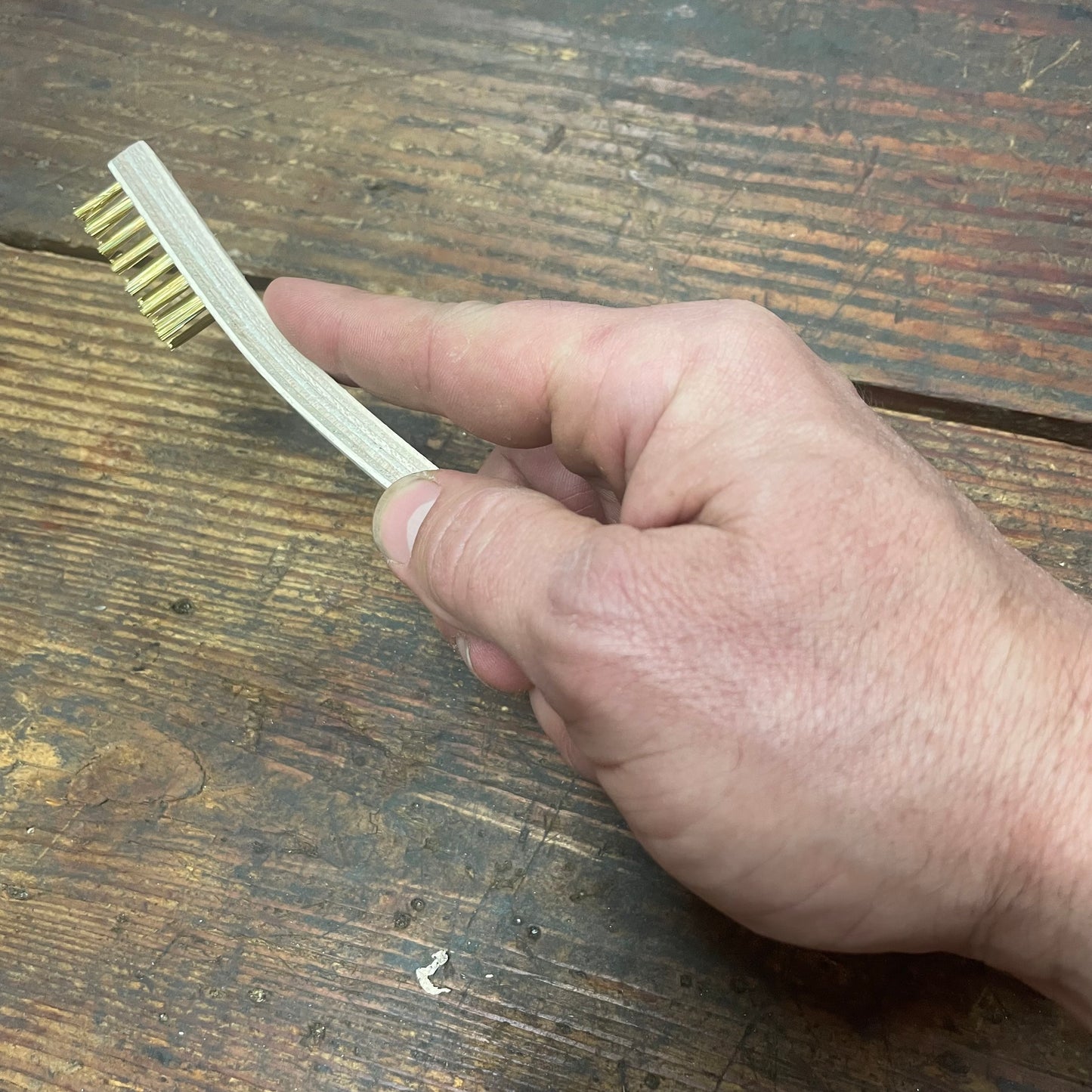 Magnolia Wooden Handle Brass Wire Cleaning Brush (273)