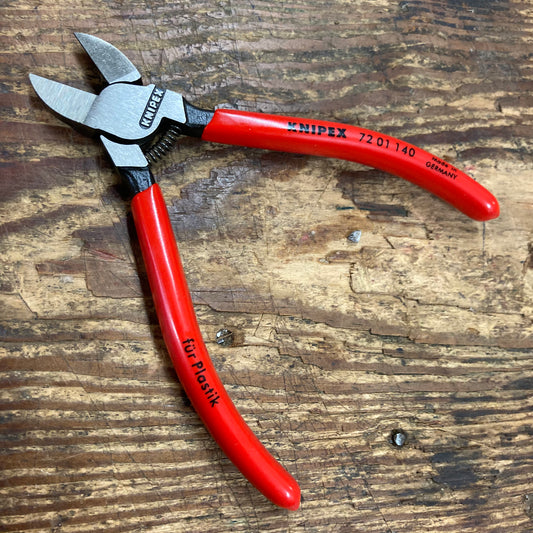 Knipex 5 1/2" Diagonal Pliers for Flush Cutting Plastics (7201140)