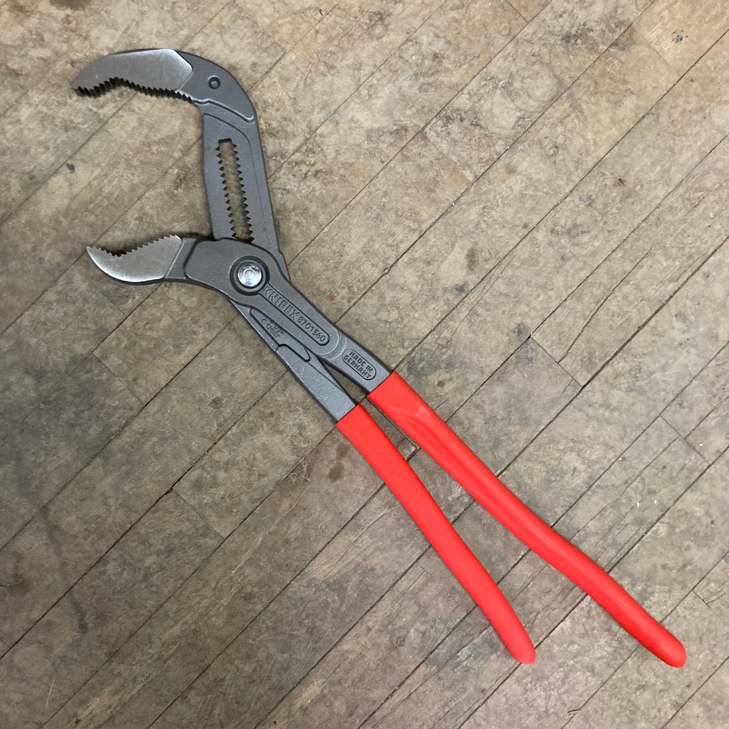 Knipex 22" Cobra XXL Water Pump Pliers (8701560US)